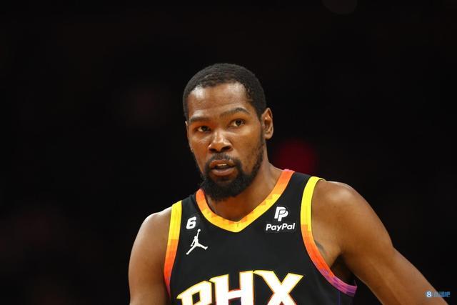 豪宅风波后，全红婵带伤赴新疆滑雪，再次陷入争议，樊振东说对了